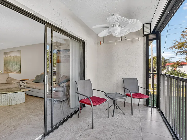 265 SE 10th St #11C — Photo 32