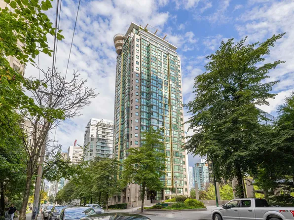 1367 Alberni St #411, Vancouver, BC V6E 4R9