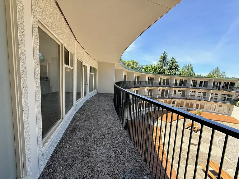 Crescent Apartments — Photo 47