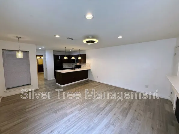 9835 Walnut St, Dallas, TX