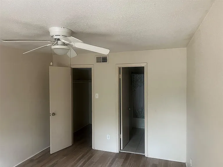 10737 Braes Bend Dr — Photo 2