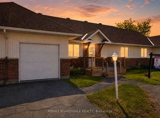 206 Oak Leaf Point, Ottawa, ON K0A 2Z0