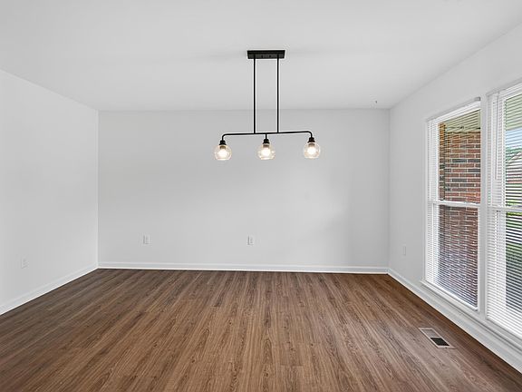 5th image of 817 Taylor Cir