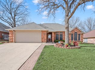 2629 Bent Tree Dr, Hurst, TX 76054