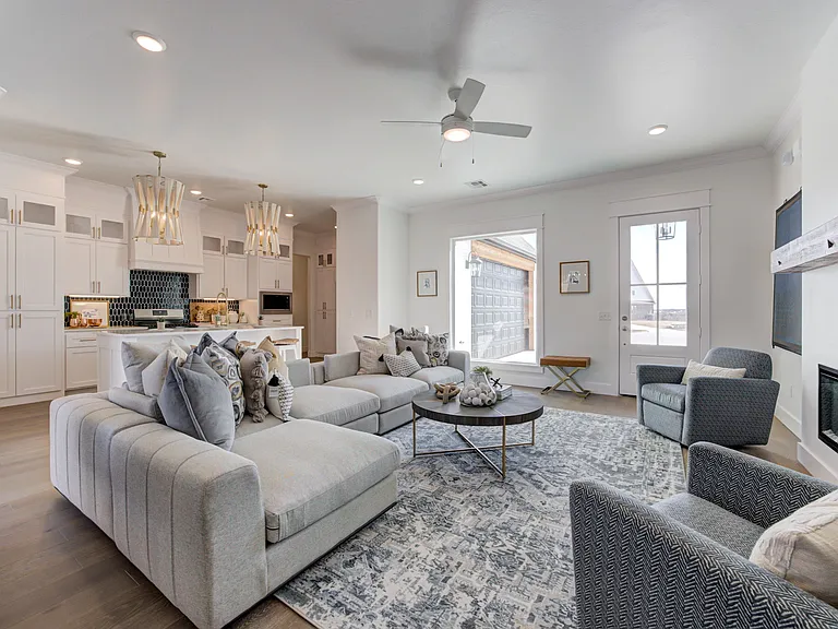 7901 Behr Dr — Photo 11