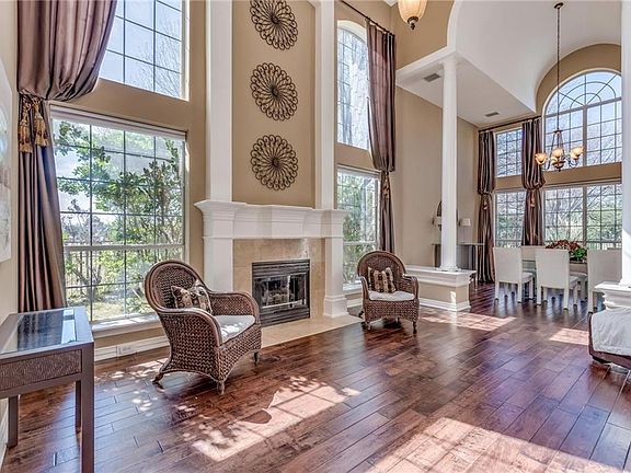 5th image of 1160 Highland Oaks Dr