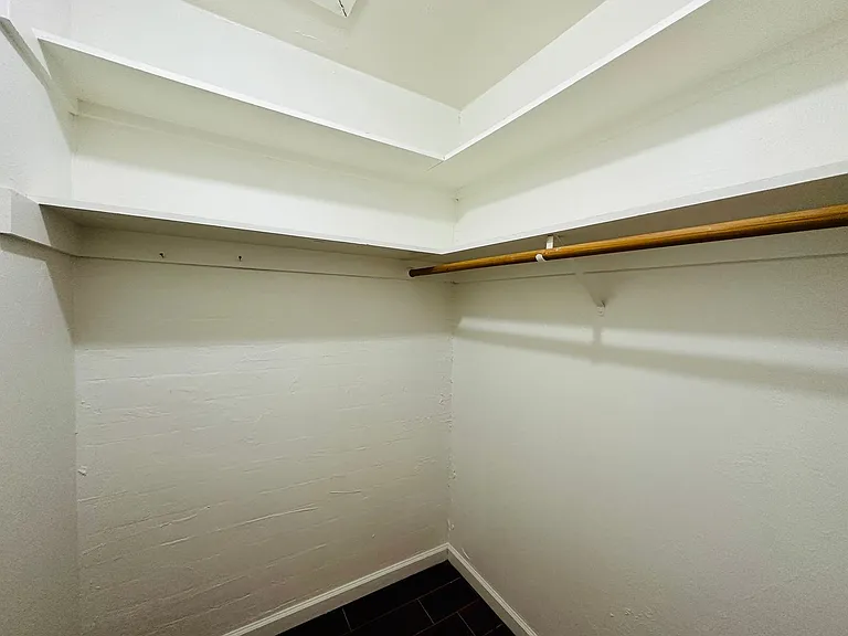 1 and 2 Bedrooms Great Location with Community Pool and Onsite Laundry! 1/2 of Mile from U of A — Photo 31