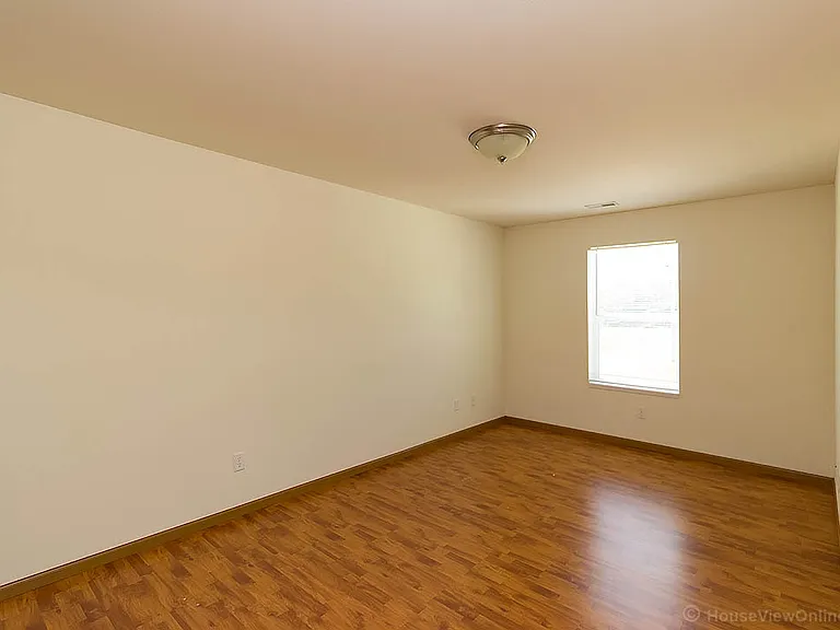 915 N Frederick St — Photo 7