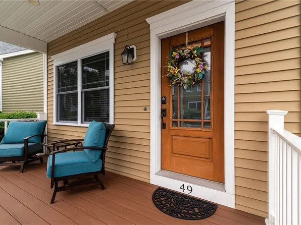 49 Seawynds Dr, North Kingstown, RI 02852