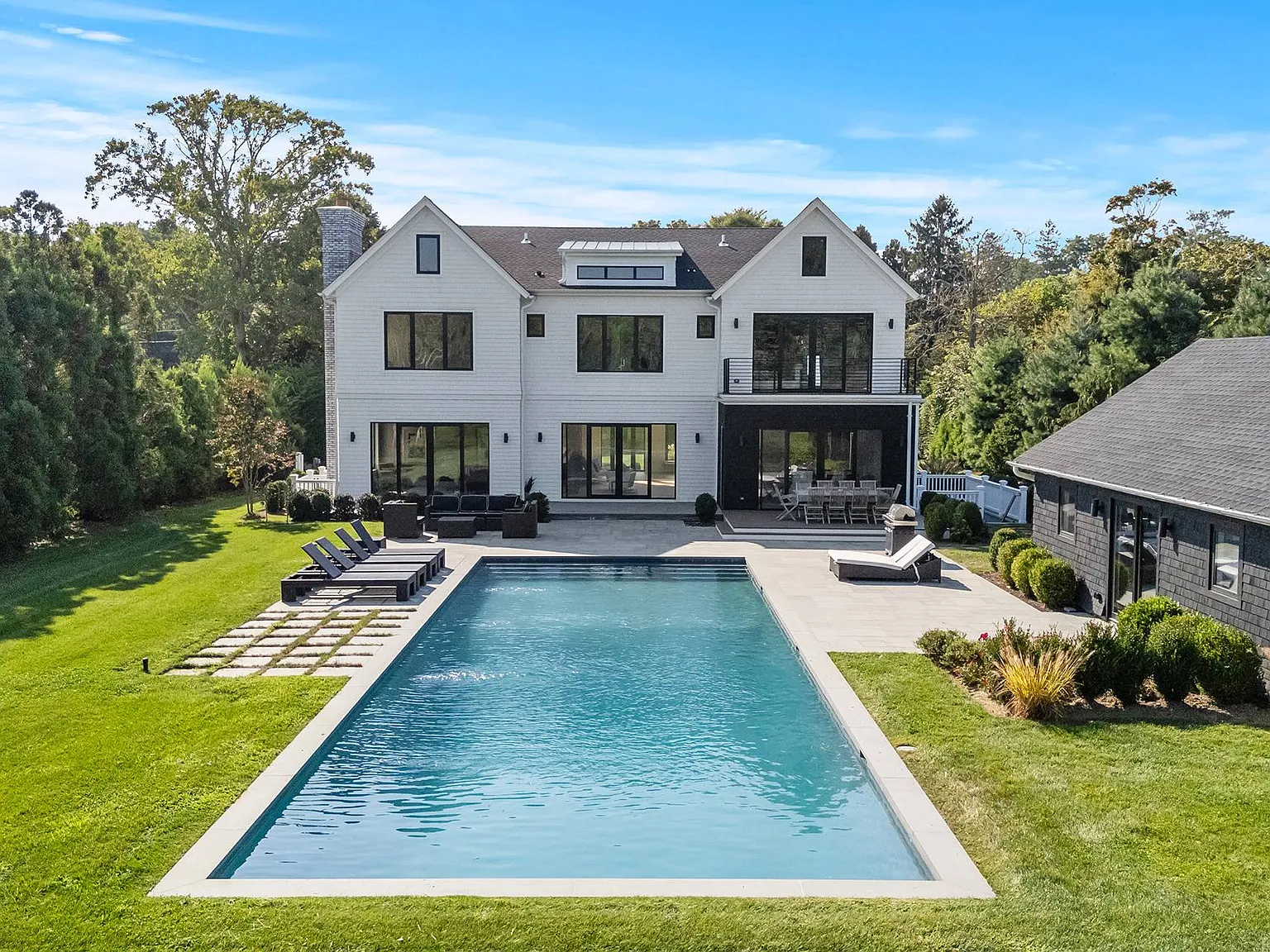 Southampton Village Rental — Photo 2