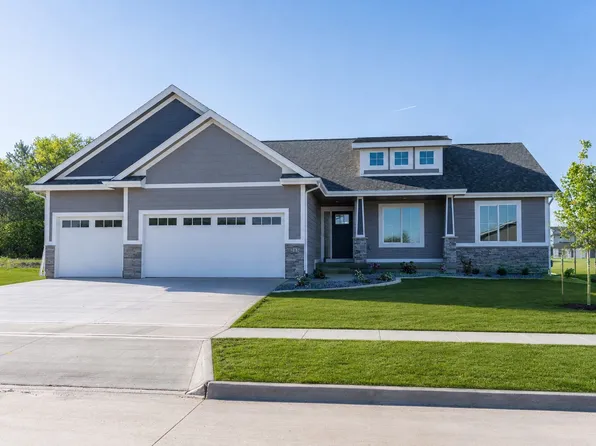 213 Lynch Ln, Pella, IA 50219
