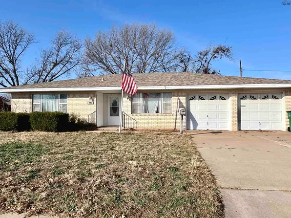 902 S Preston Rd, Burkburnett, TX 76354