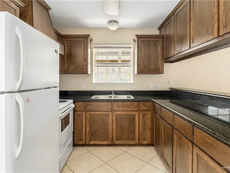 1929 Lacywood Dr — Photo 5