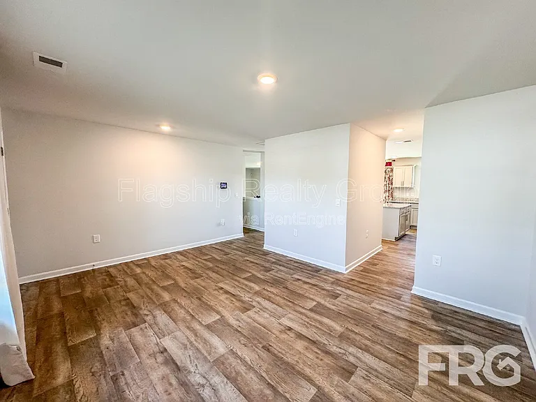 1313 Riverstone Dr — Photo 6