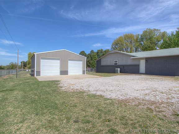 3rd image of 24921 Rosewood Dr