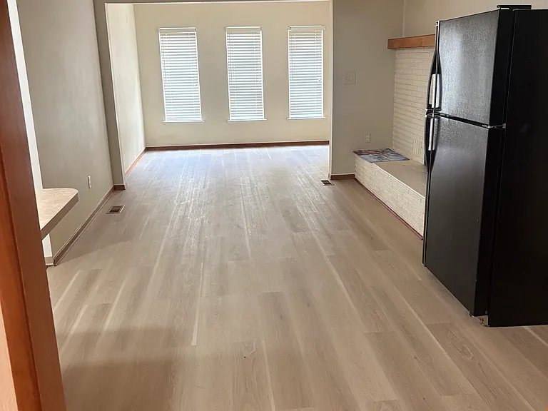 1221 Sunset Pl — Photo 2