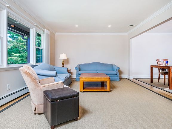 4th image of 821 Swed Cir