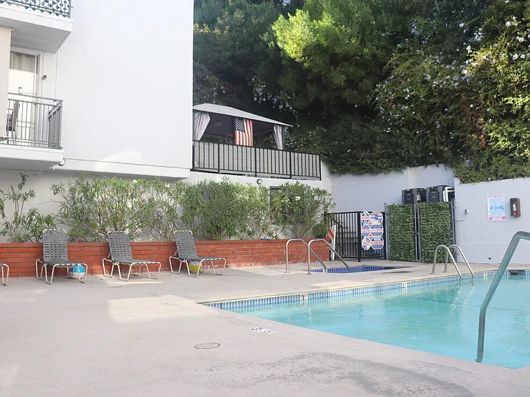 Hillside Terrace — Photo 11