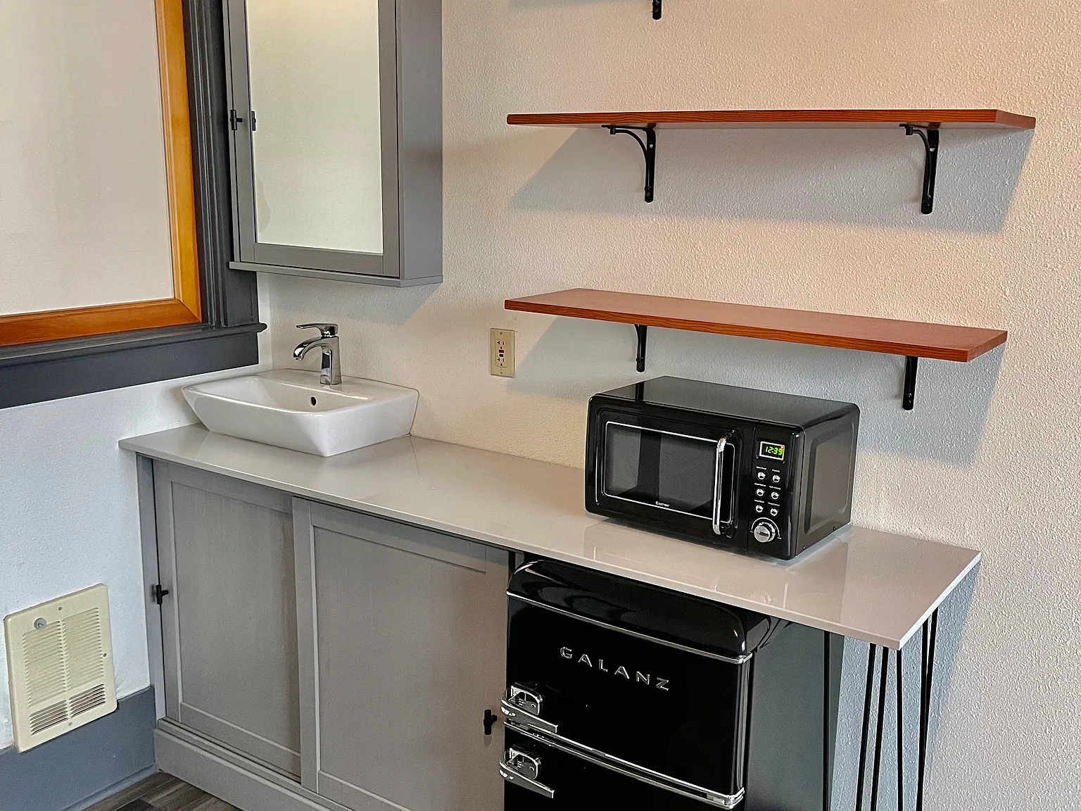 9 bed, 5000 sqft, $1,100 — Photo 4