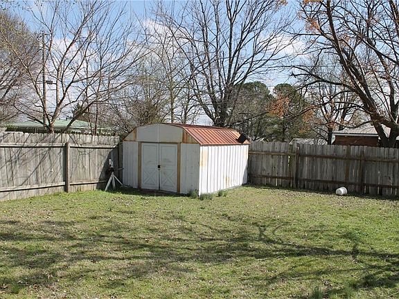 5th image of 1511 N Hico St