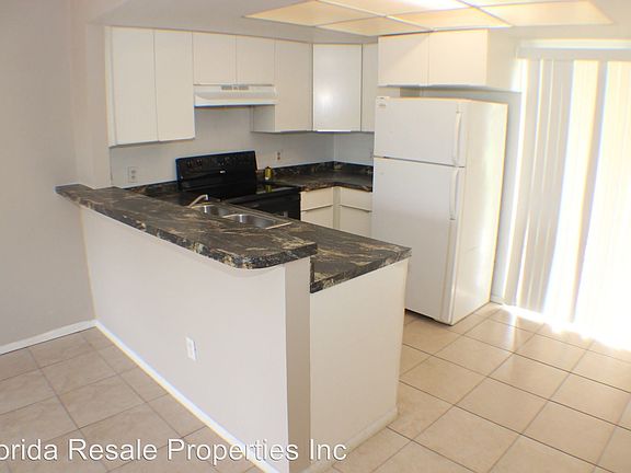 4th image of 4009 SE 11th Ave APT 107