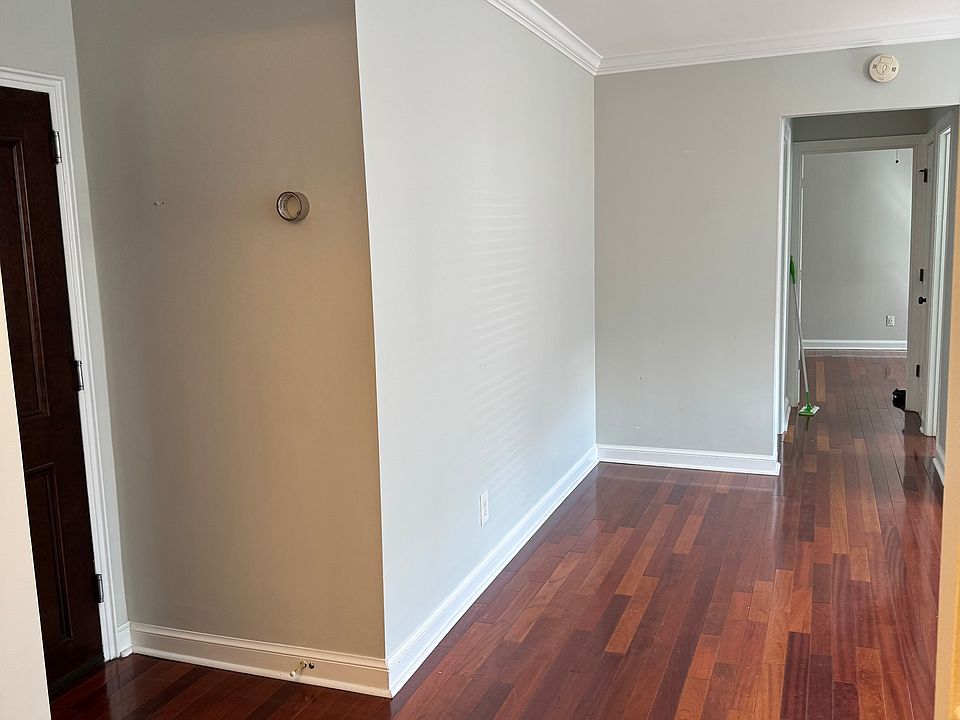1st image of 922 S Washington St APT 207