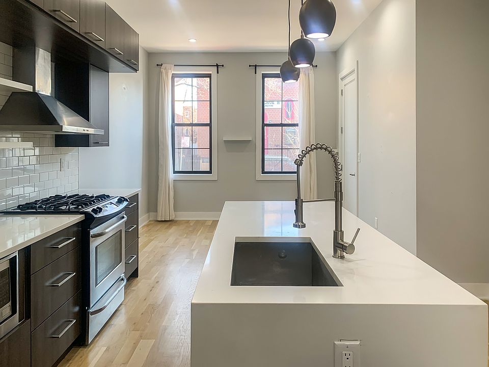 1st image of 20 Gunther Pl #1