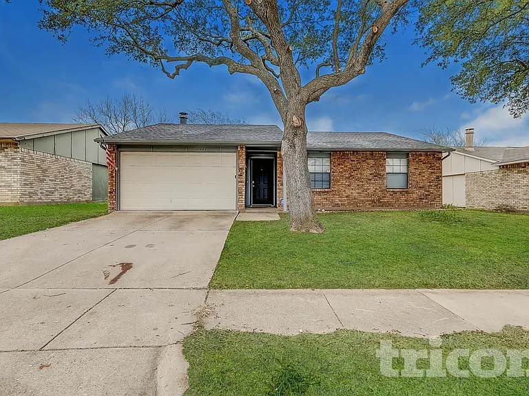10022 Deer Hollow Dr — Photo 1