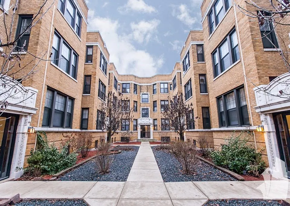 720 W Barry Ave #3F