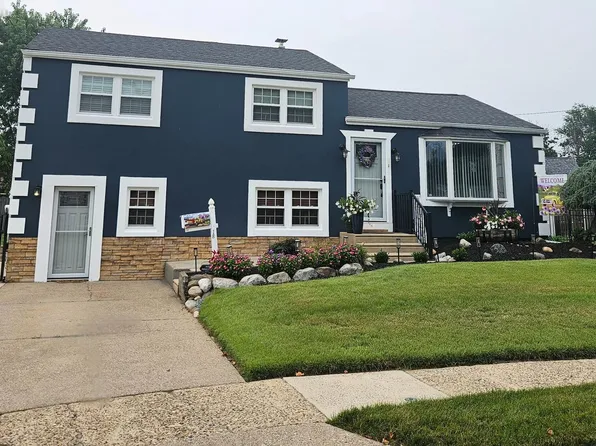 18 Trinity Ln, Blackwood, NJ 08012