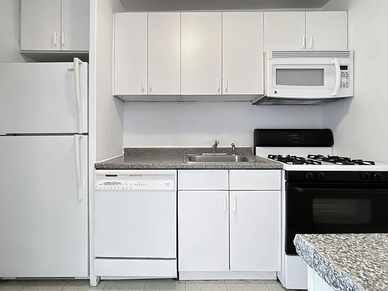 343 E 30th St #17G — Photo 6