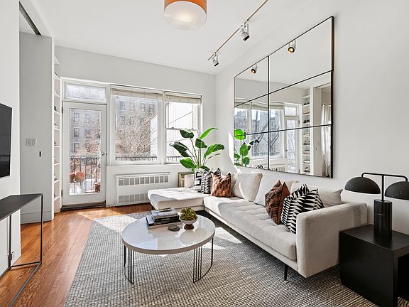 4th image of 320 E 14th St APT 5