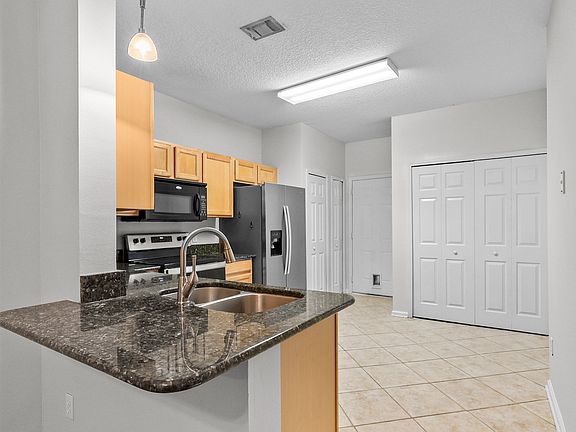 4th image of 847 Scrub Jay Dr