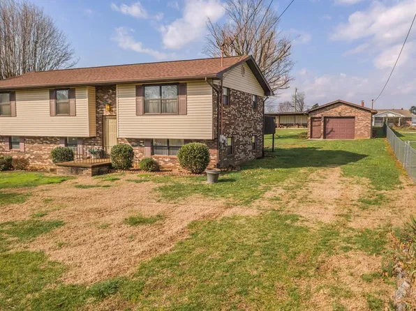 3828 Halifax Cir, Morristown, TN 37813