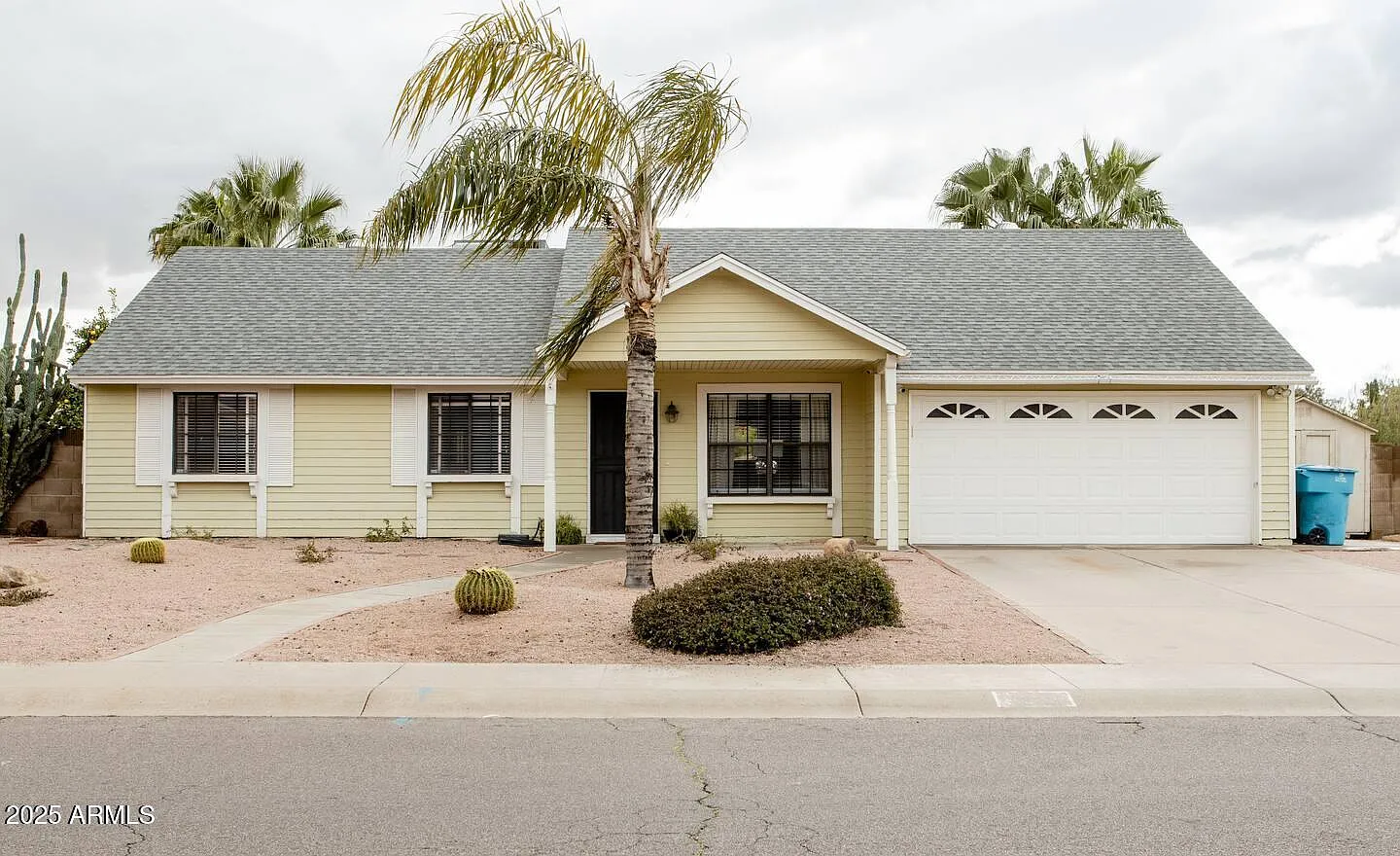 3 bed, 2.0 bath, 1390 sqft, $4,000 — Photo 2