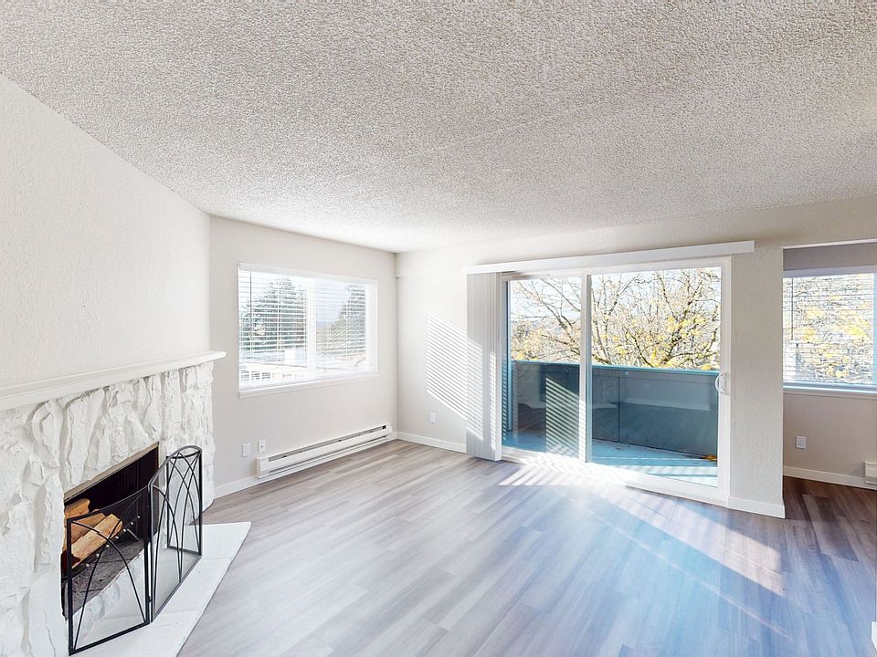 1 Bed 1 Bath - Living Area