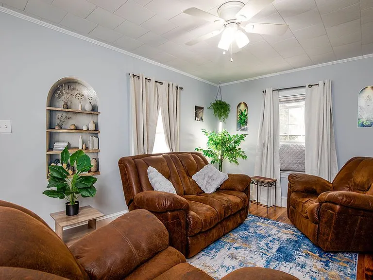616 E Iredell Ave — Photo 3