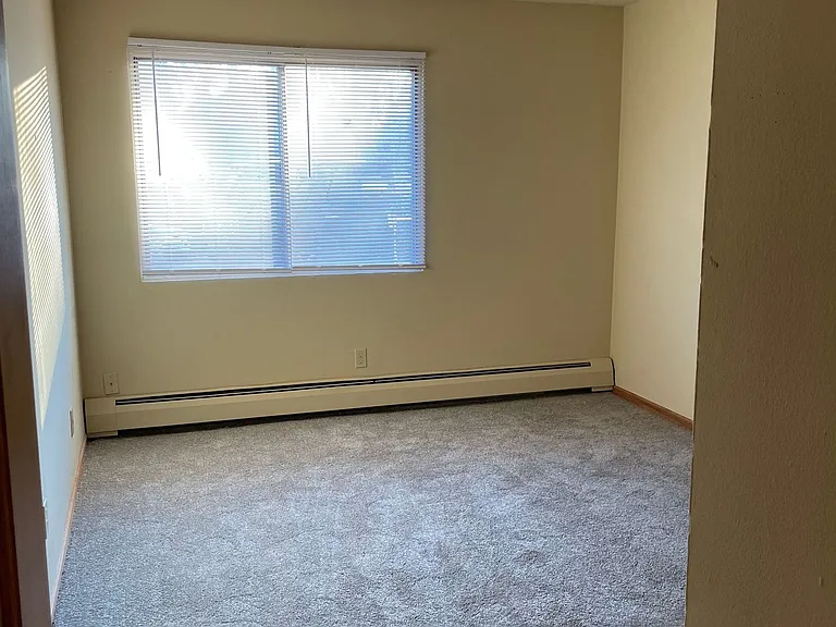 Cedar Avenue Apartments — Photo 11