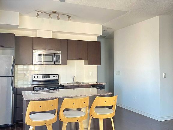2nd image of 385 Prince Of Wales Dr #1605