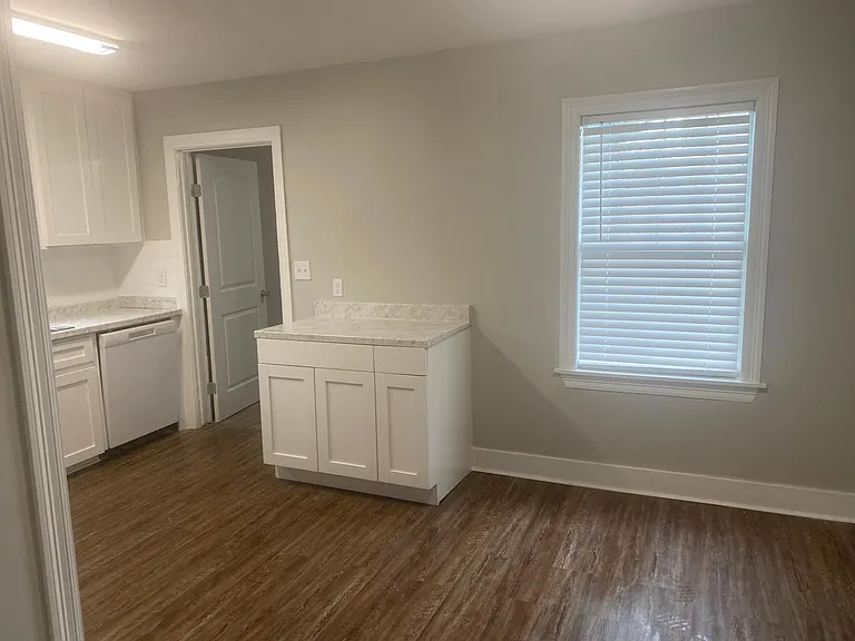300 N 25th Ave — Photo 5