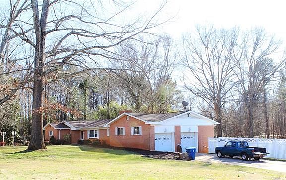 3rd image of 281 Wells Dr