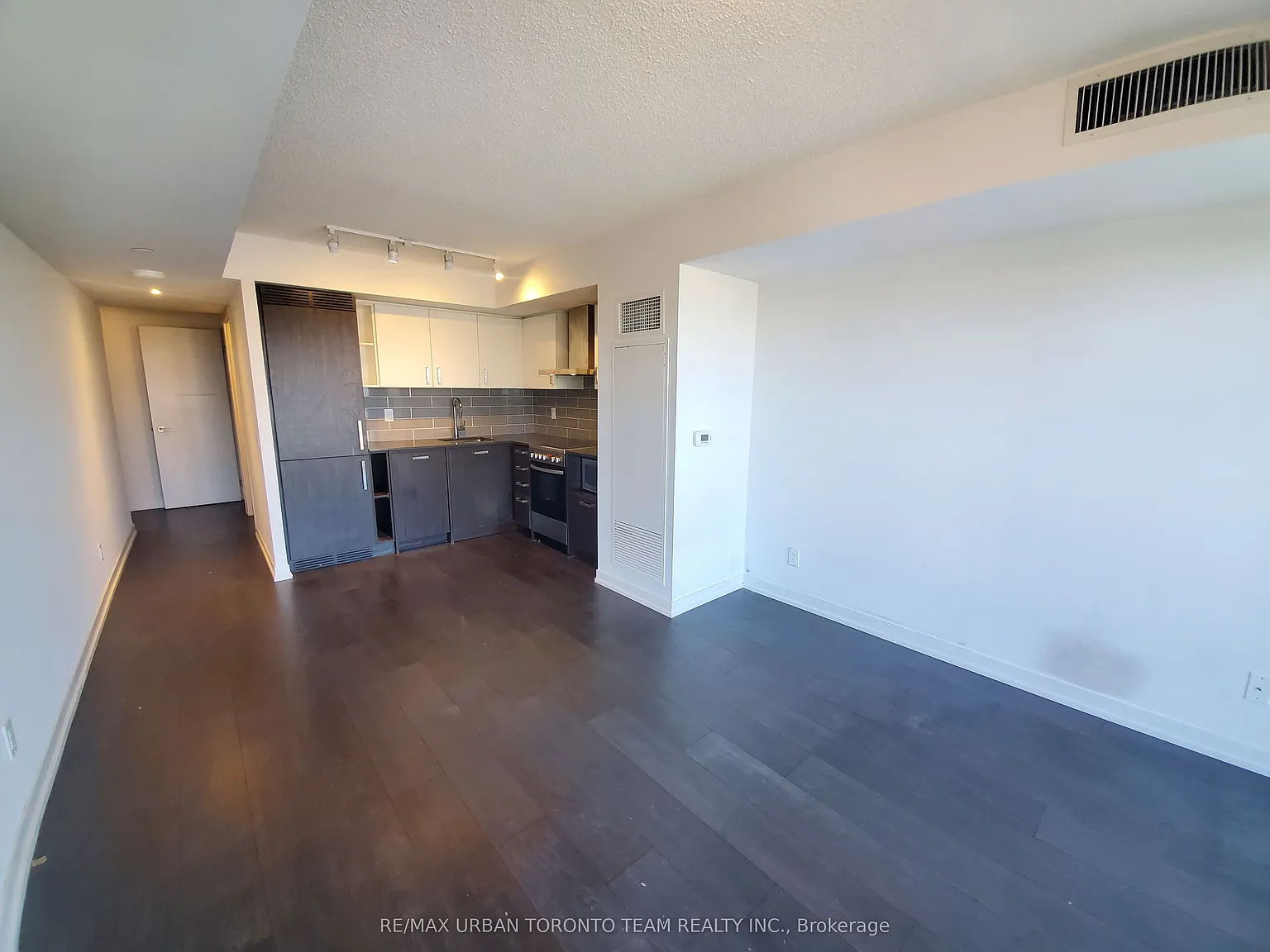 The Eglington — Photo 2