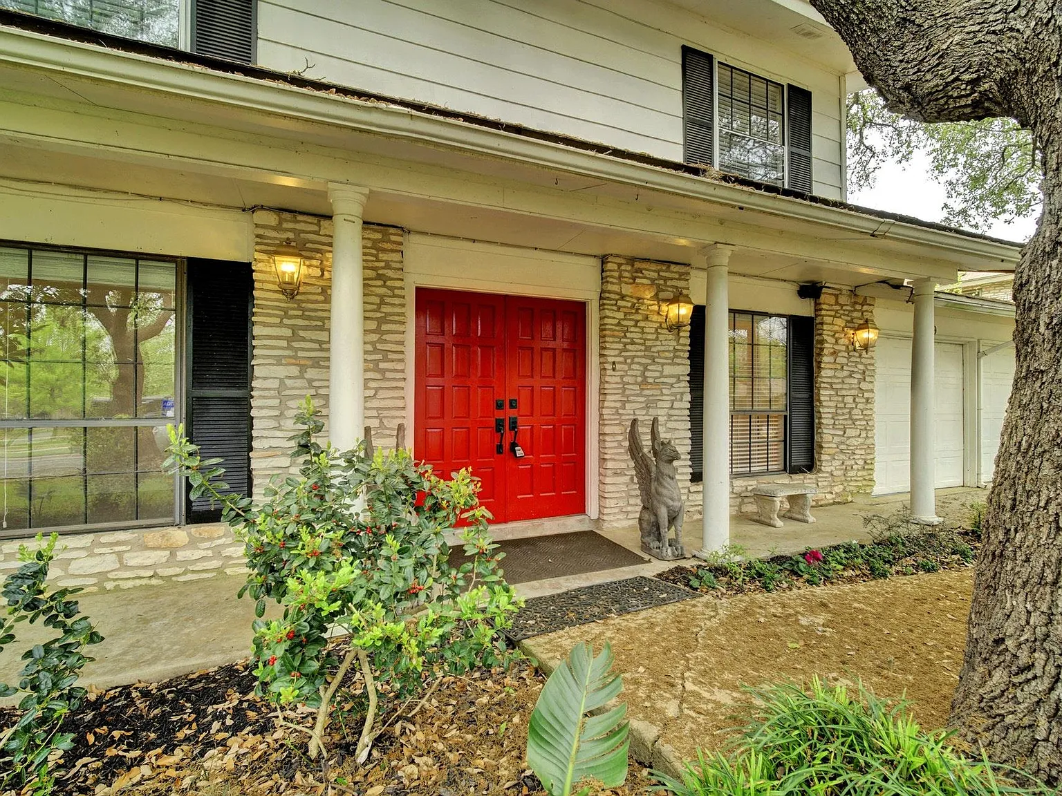 4 bed, 2.5 bath, 2476 sqft, $2,200 — Photo 2