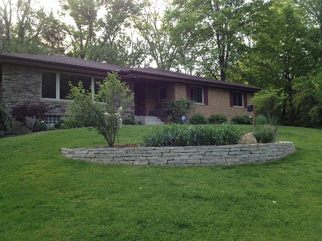 1st image of 165 Manor Ln