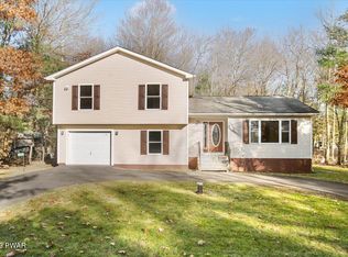 4114 Low Ridge Rd, Pocono Summit, PA 18346