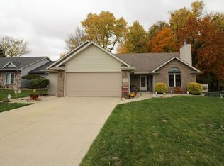 2022 Jonathan St, Kendallville, IN 46755