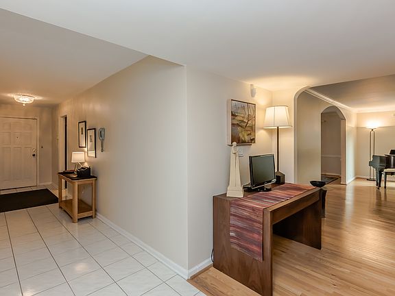4th image of 1009 Bonnie Brae Pl APT 2A