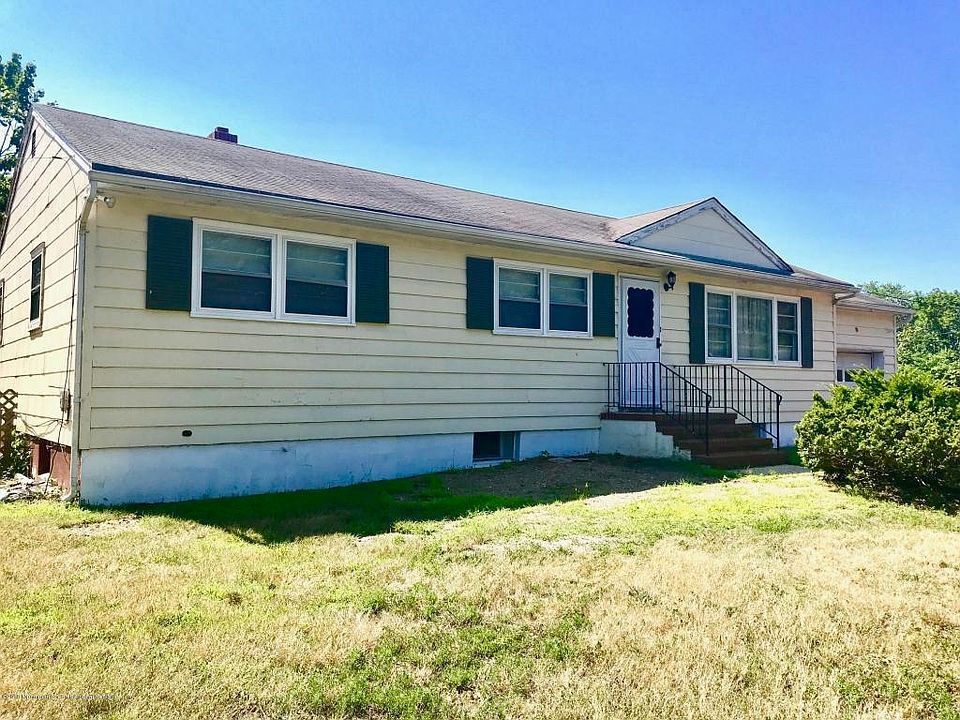 2nd image of 3213 Larson Rd