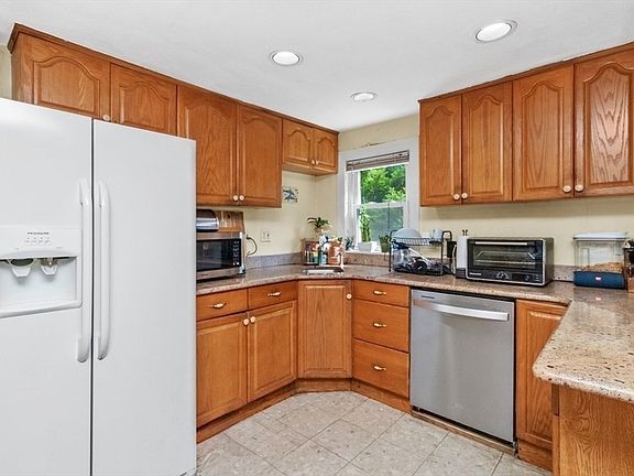2nd image of 44 Barbara Rd