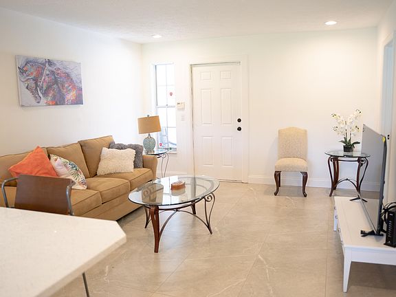 5th image of 1425 Riverside Cir